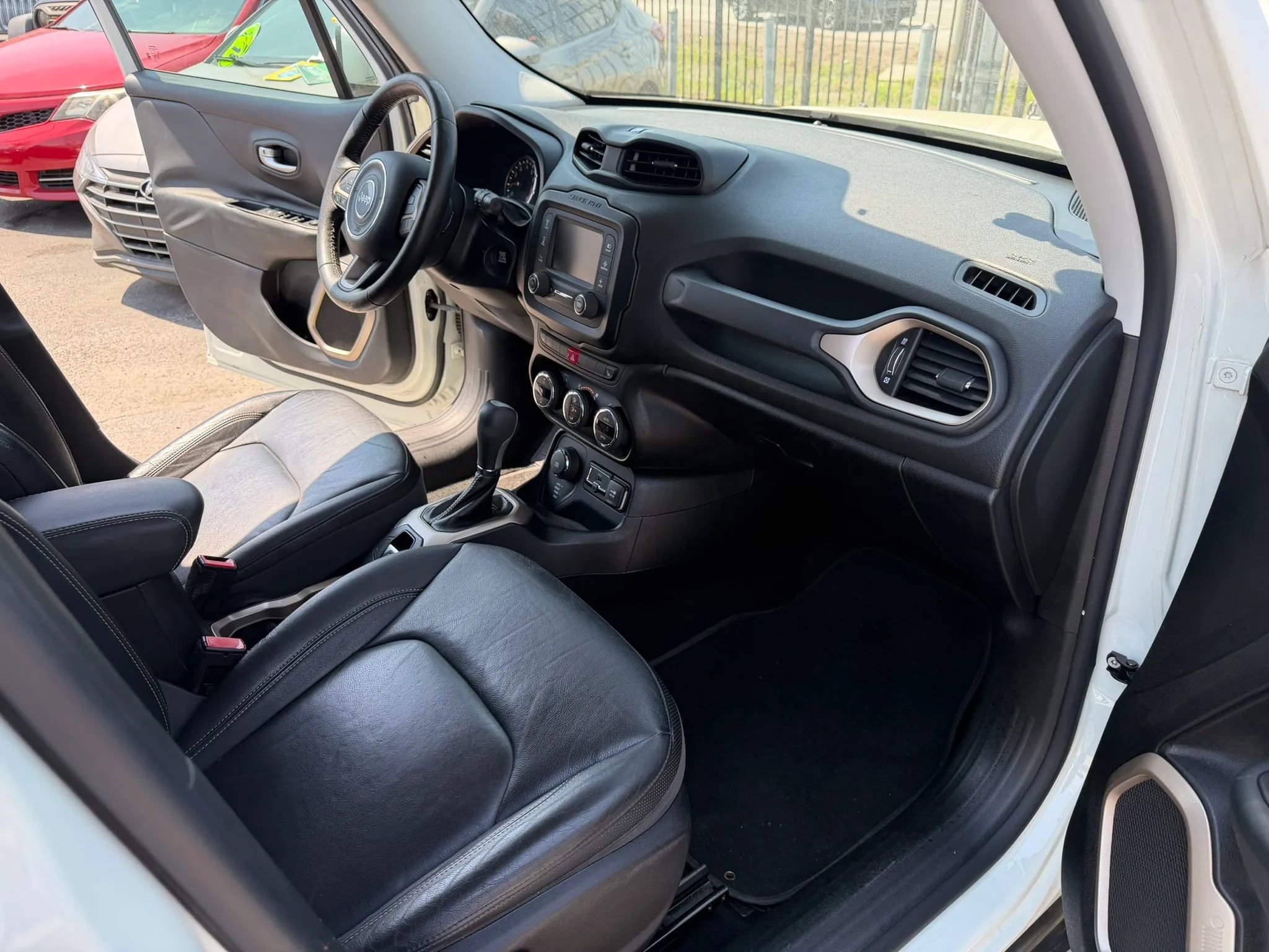 Used 2015 Jeep Renegade Limited AWD/4WD image 9