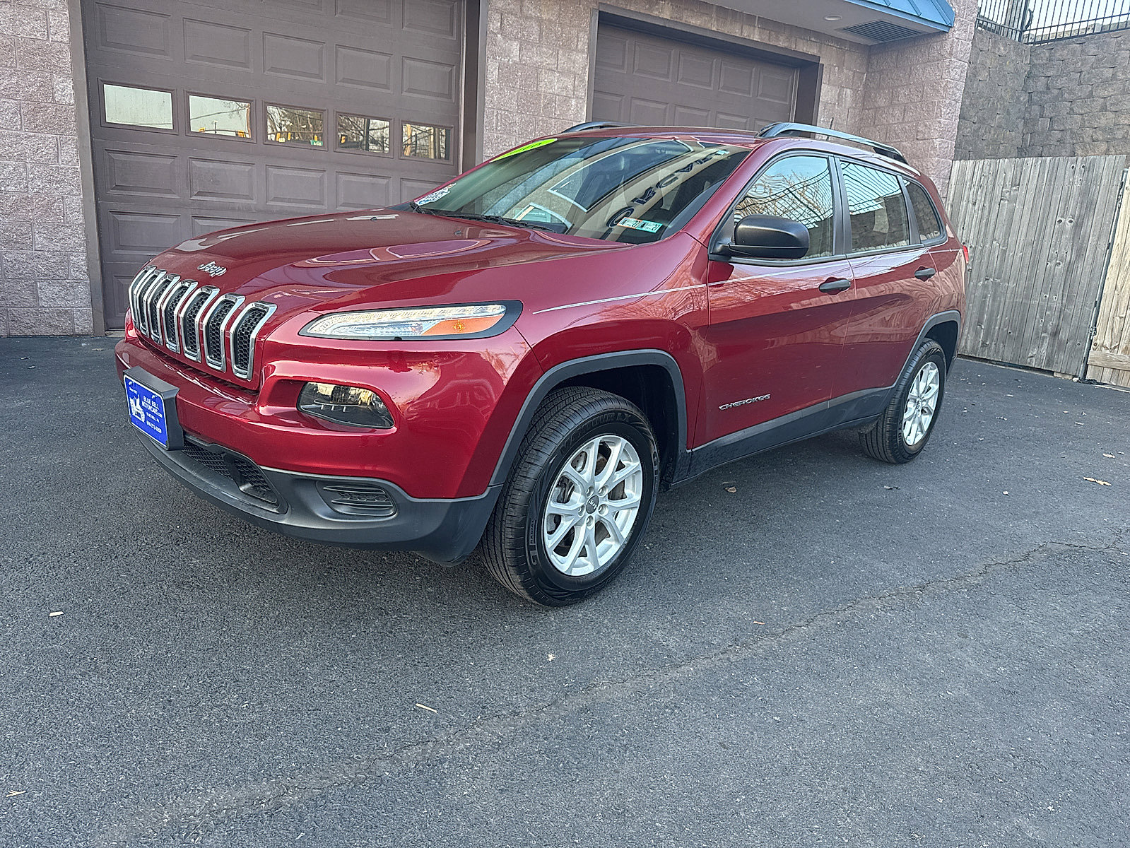 Used 2016 Jeep Cherokee Sport image 9