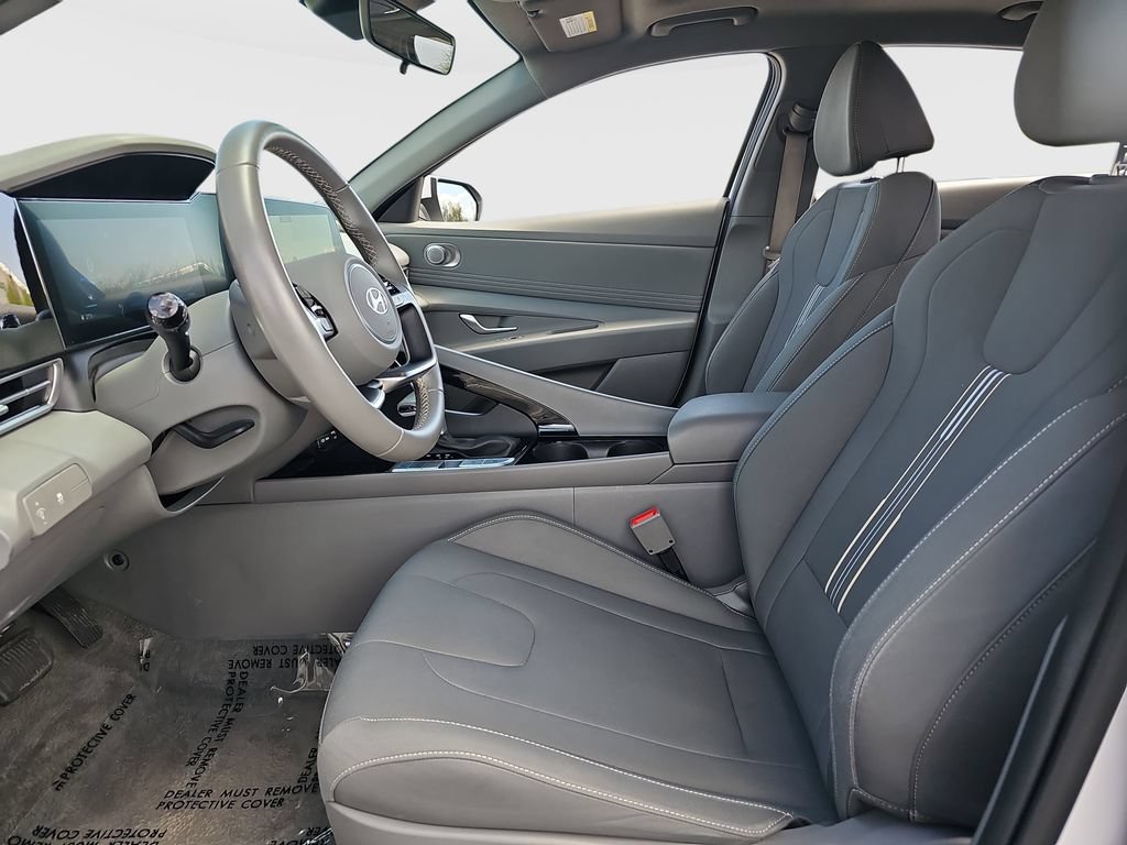 Used 2025 Hyundai Elantra SEL FWD image 17