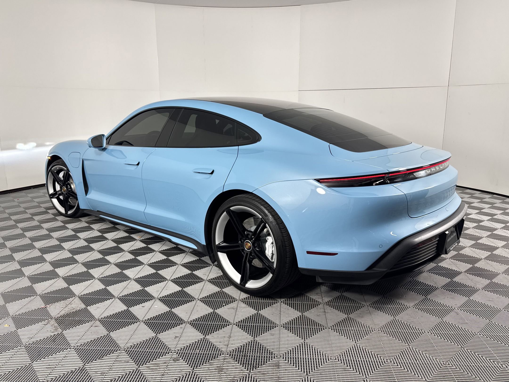 Certified 2021 Porsche Taycan 4S image 3