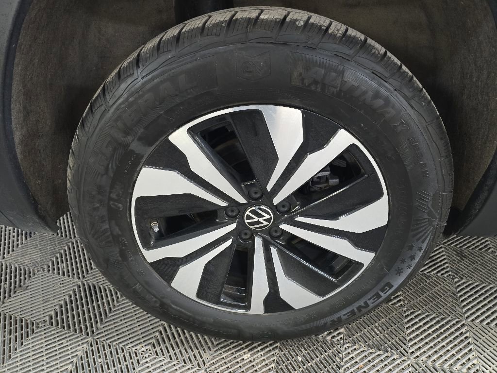 Used 2024 Volkswagen Atlas SE AWD/4WD image 13