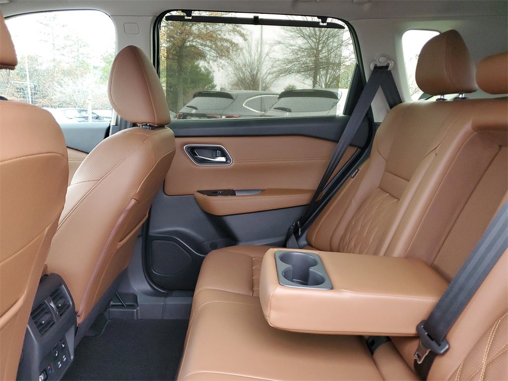 Used 2026 Nissan Rogue Platinum w/ Platinum Premium Package image 14