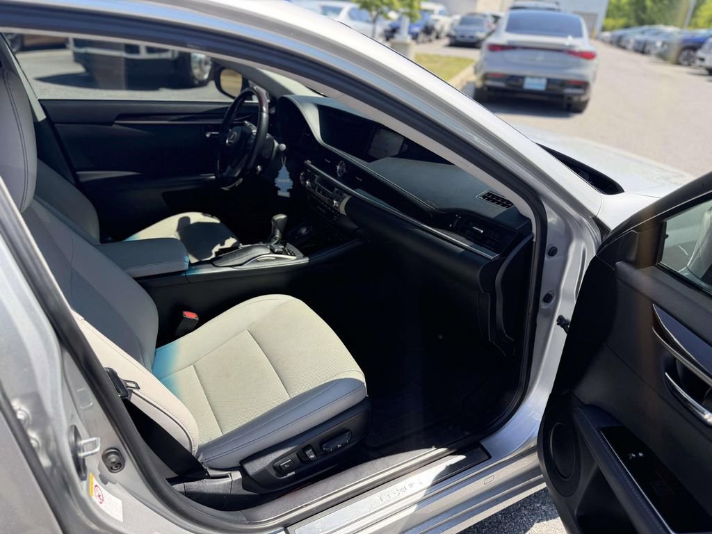 Used 2018 Lexus ES 350 w/ Navigation System Package FWD image 13