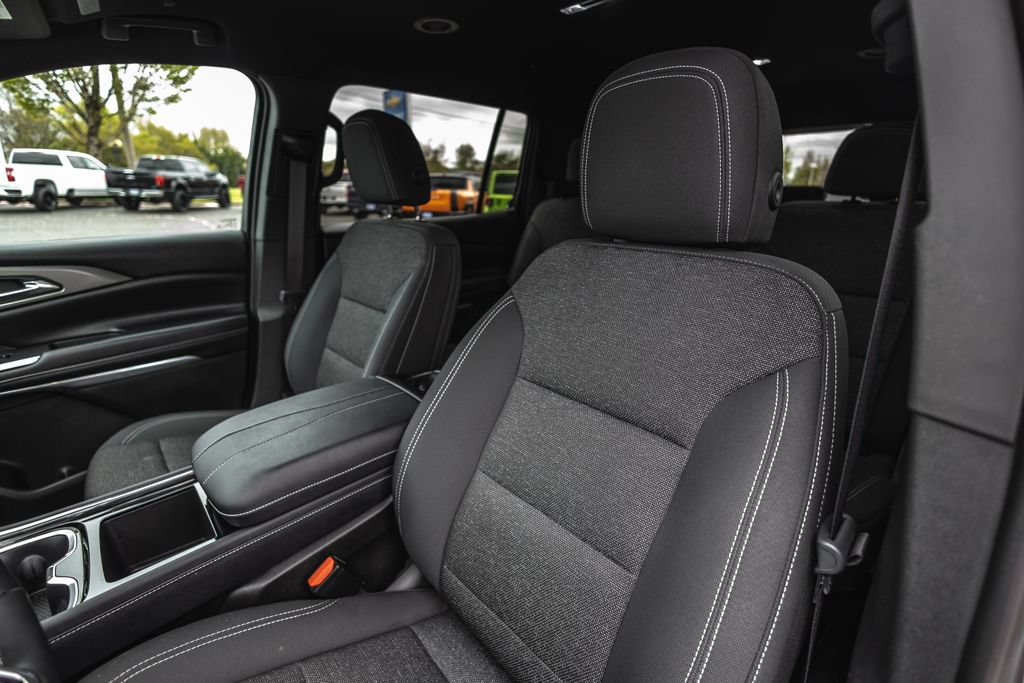 Used 2025 Chevrolet Traverse LT w/ Driver Confidence Package AWD/4WD image 23