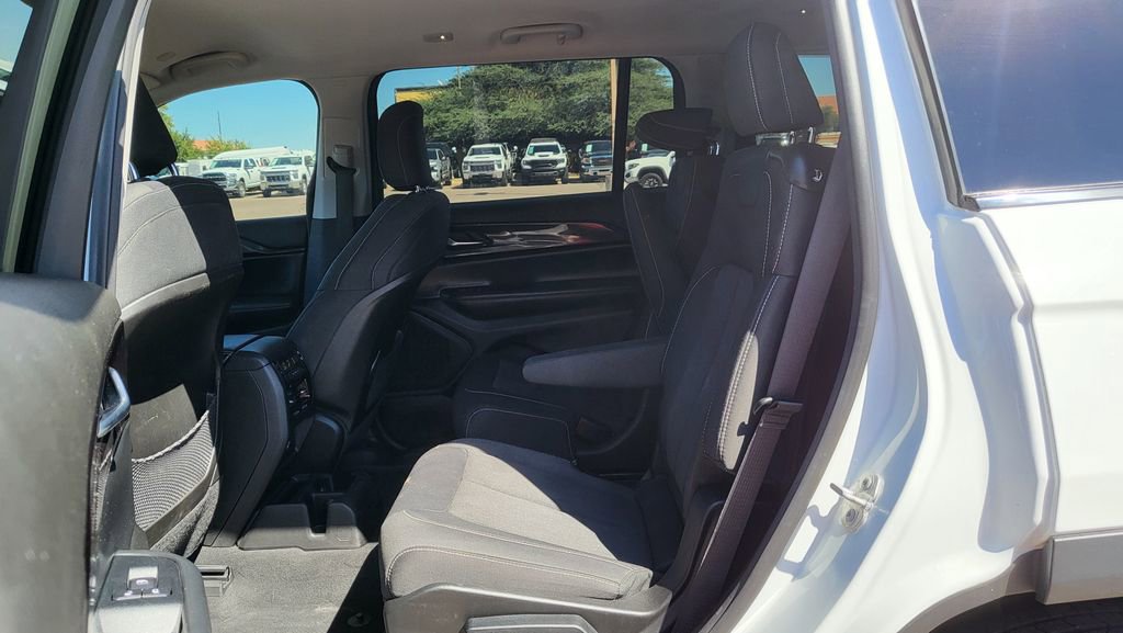 Used 2023 Jeep Grand Cherokee L Laredo RWD image 24