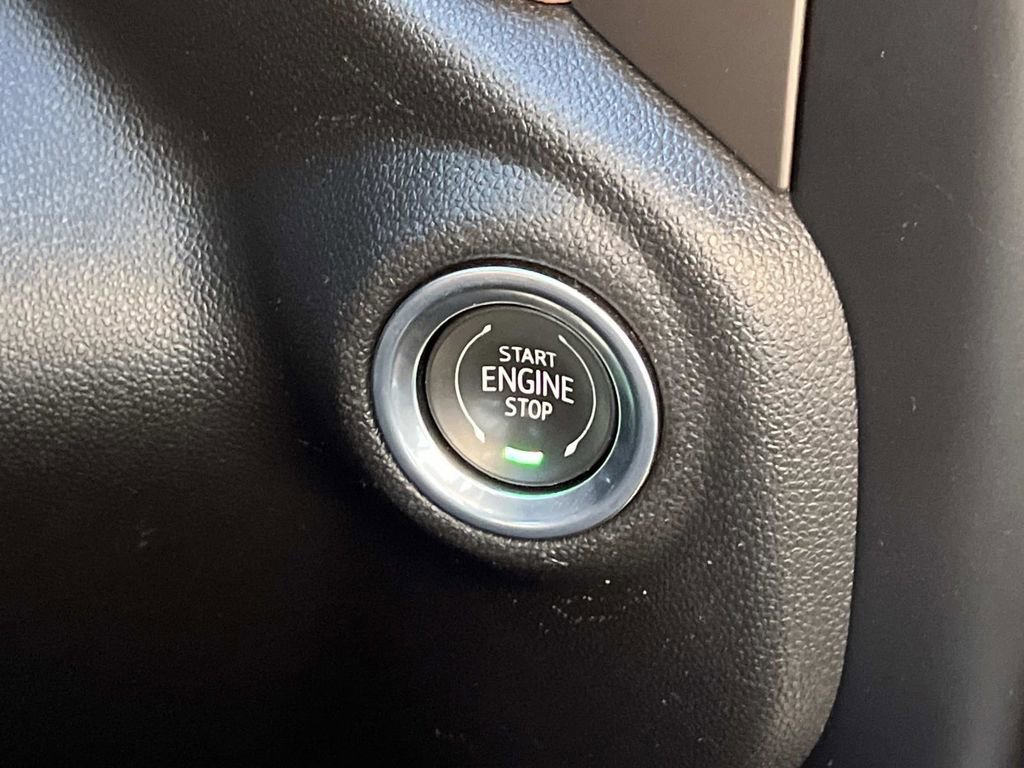 Used 2020 Chevrolet Silverado 3500 High Country image 35