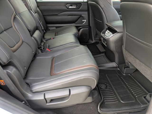 Used 2025 Nissan Armada SL image 14