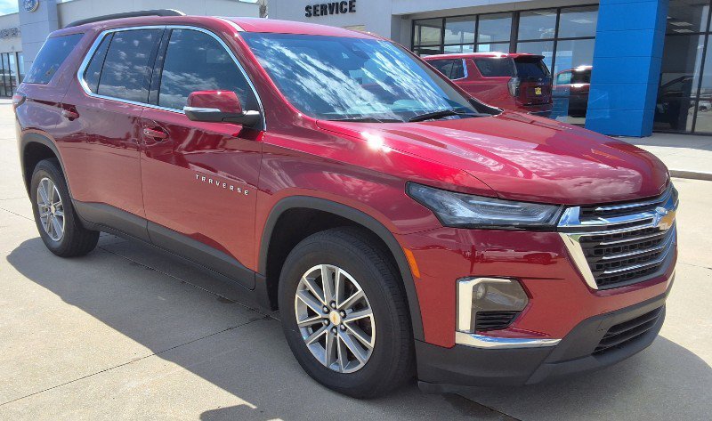 Used 2023 Chevrolet Traverse LT FWD image 2
