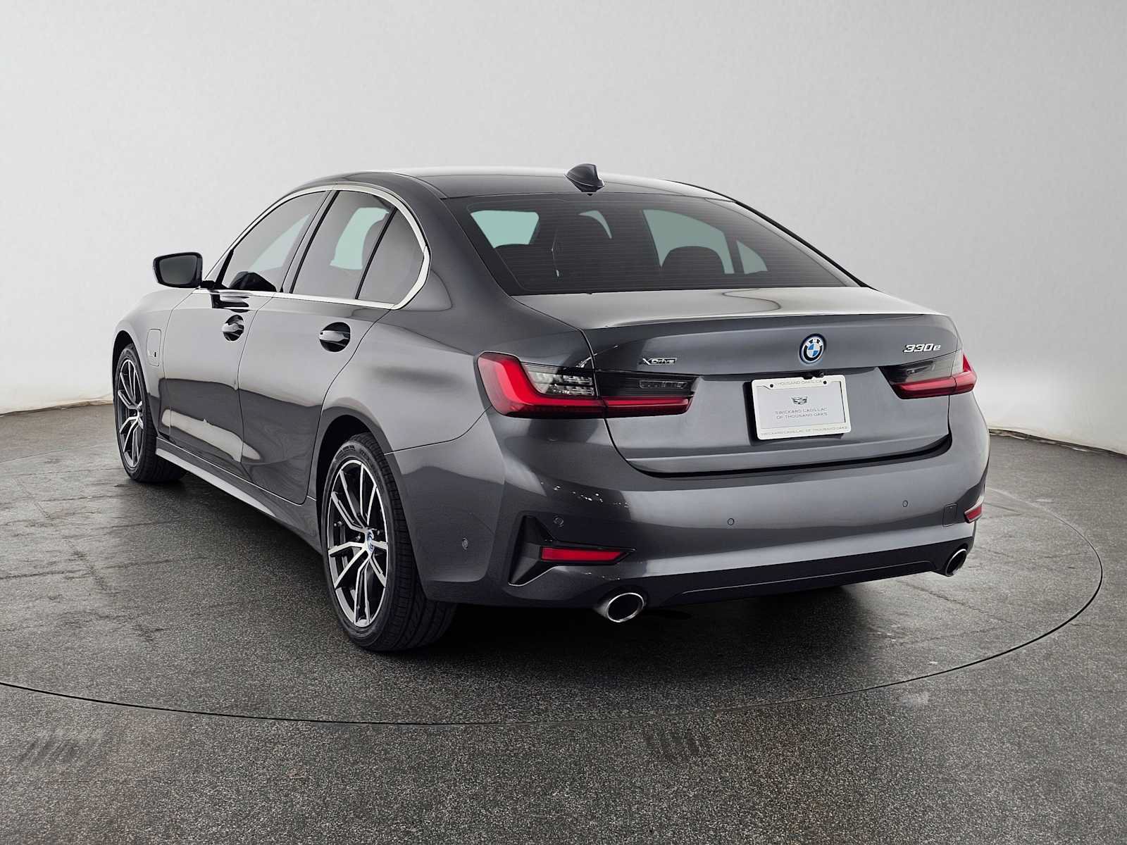 Used 2022 BMW 330e xDrive w/ Driving Assistance Package AWD/4WD image 5
