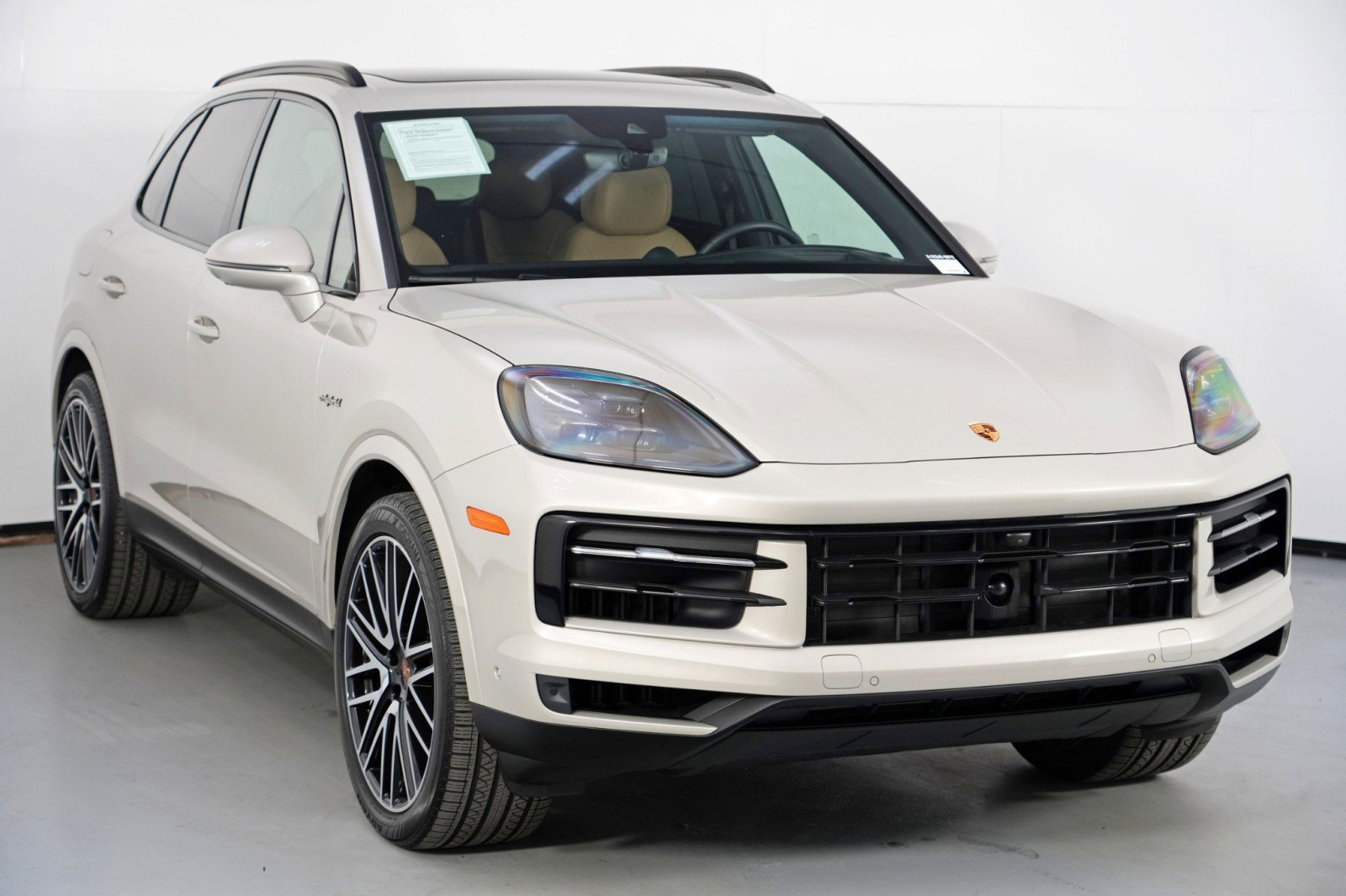 Used 2025 Porsche Cayenne E-Hybrid image 54