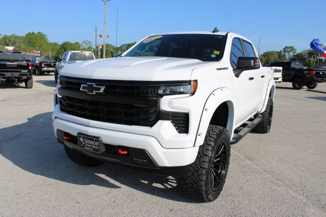 Used 2024 Chevrolet Silverado 1500 RST w/ Redline Edition AWD/4WD image 3