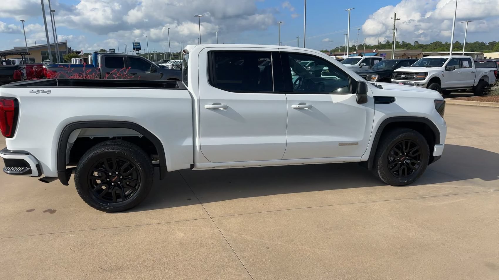 Used 2024 GMC Sierra 1500 Elevation AWD/4WD image 9