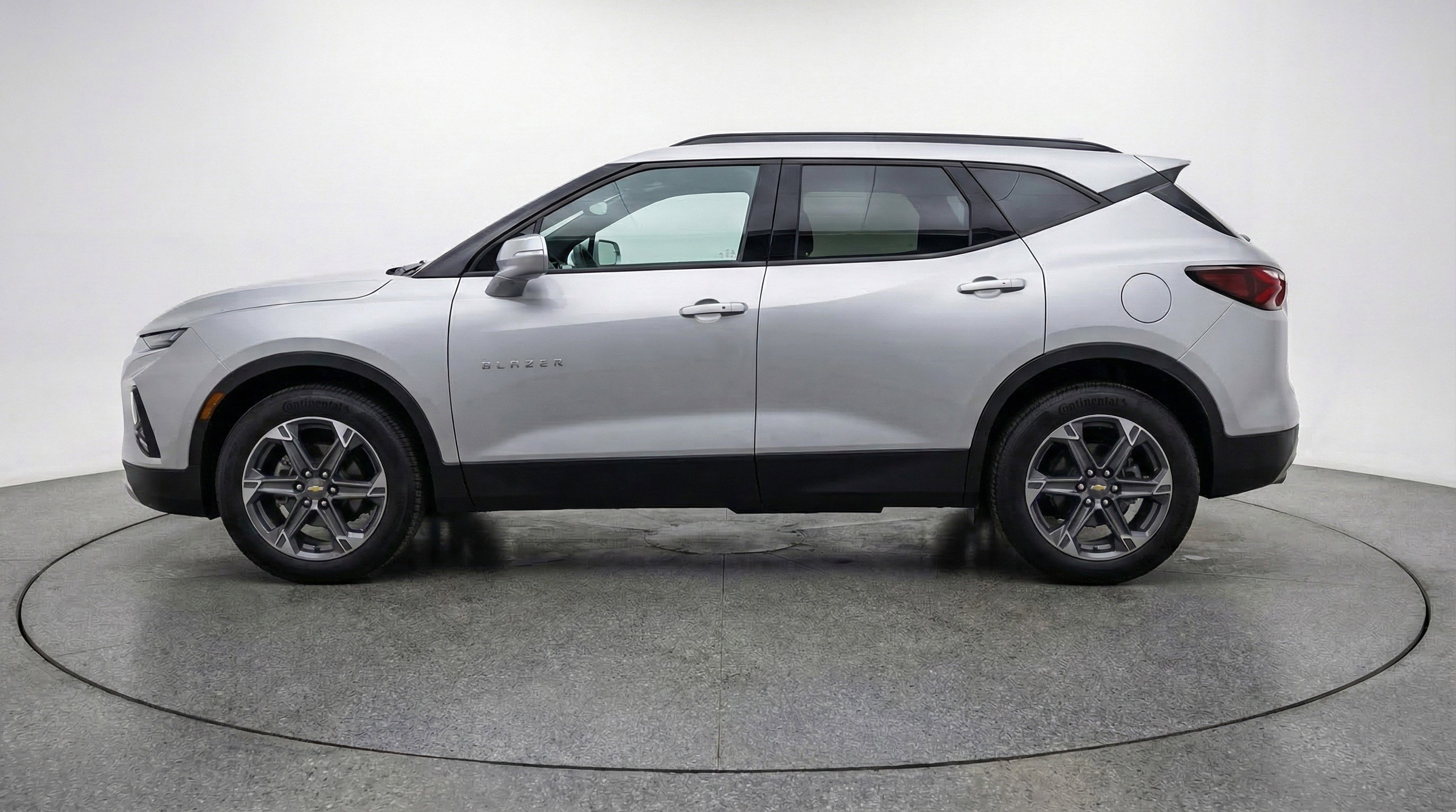 Used 2025 Chevrolet Blazer LT FWD image 5