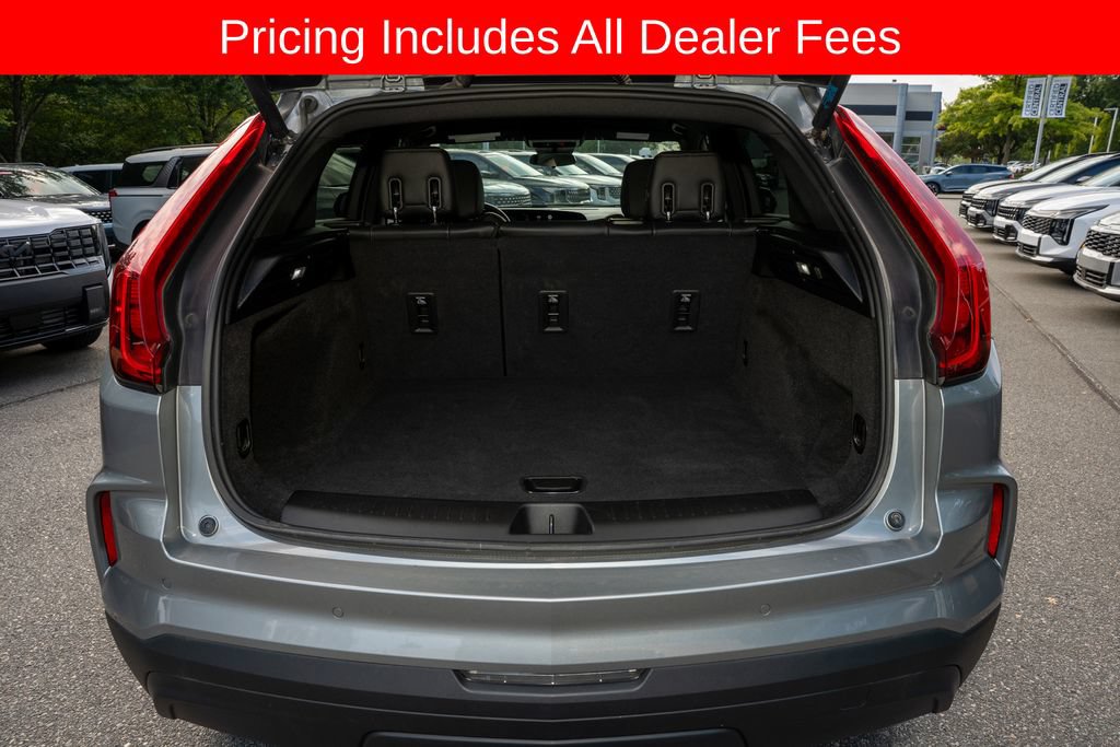 Used 2024 Cadillac XT4 Luxury w/ Cold Weather Package FWD image 6