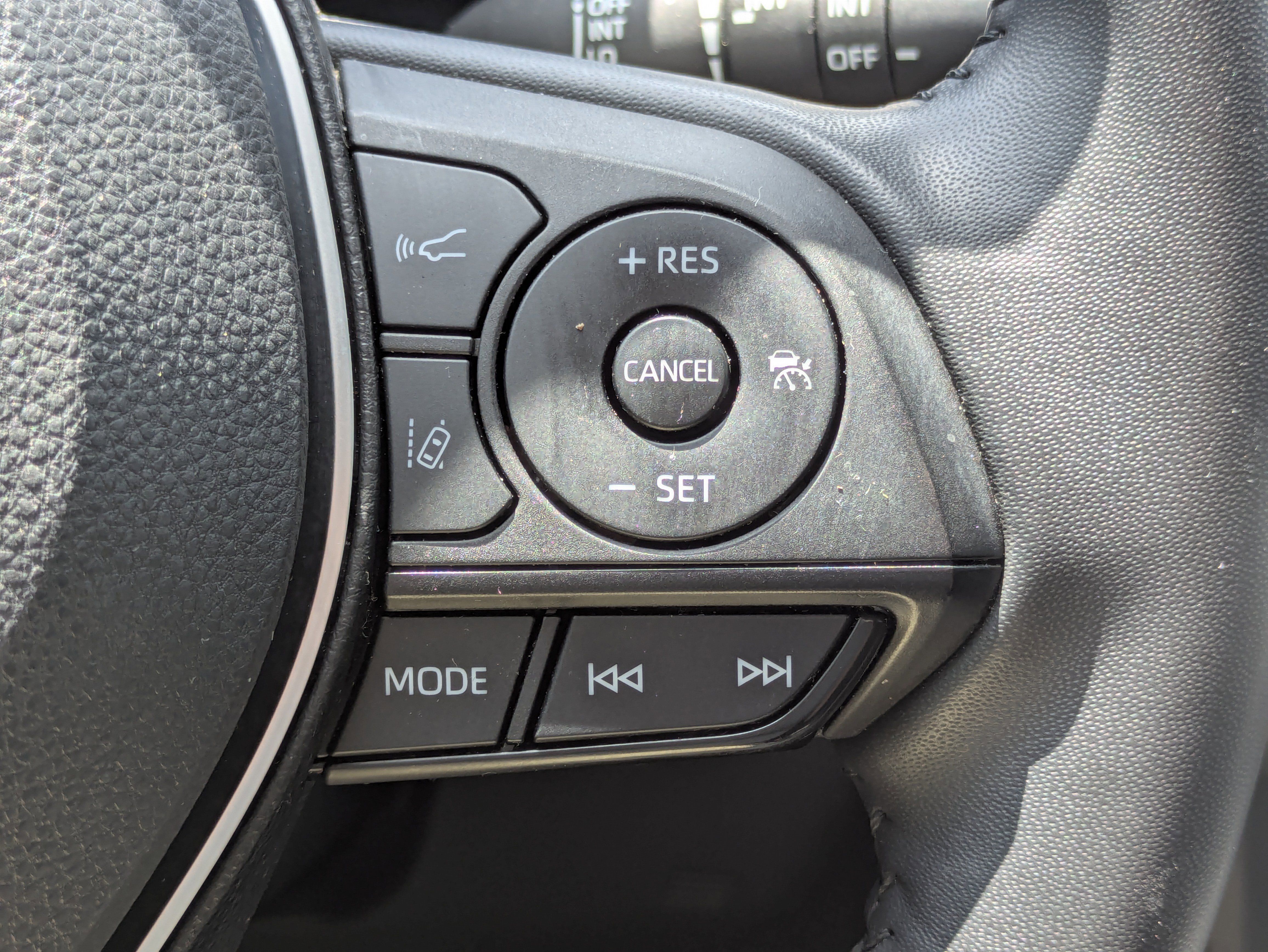 Used 2023 Toyota RAV4 Limited AWD/4WD image 23