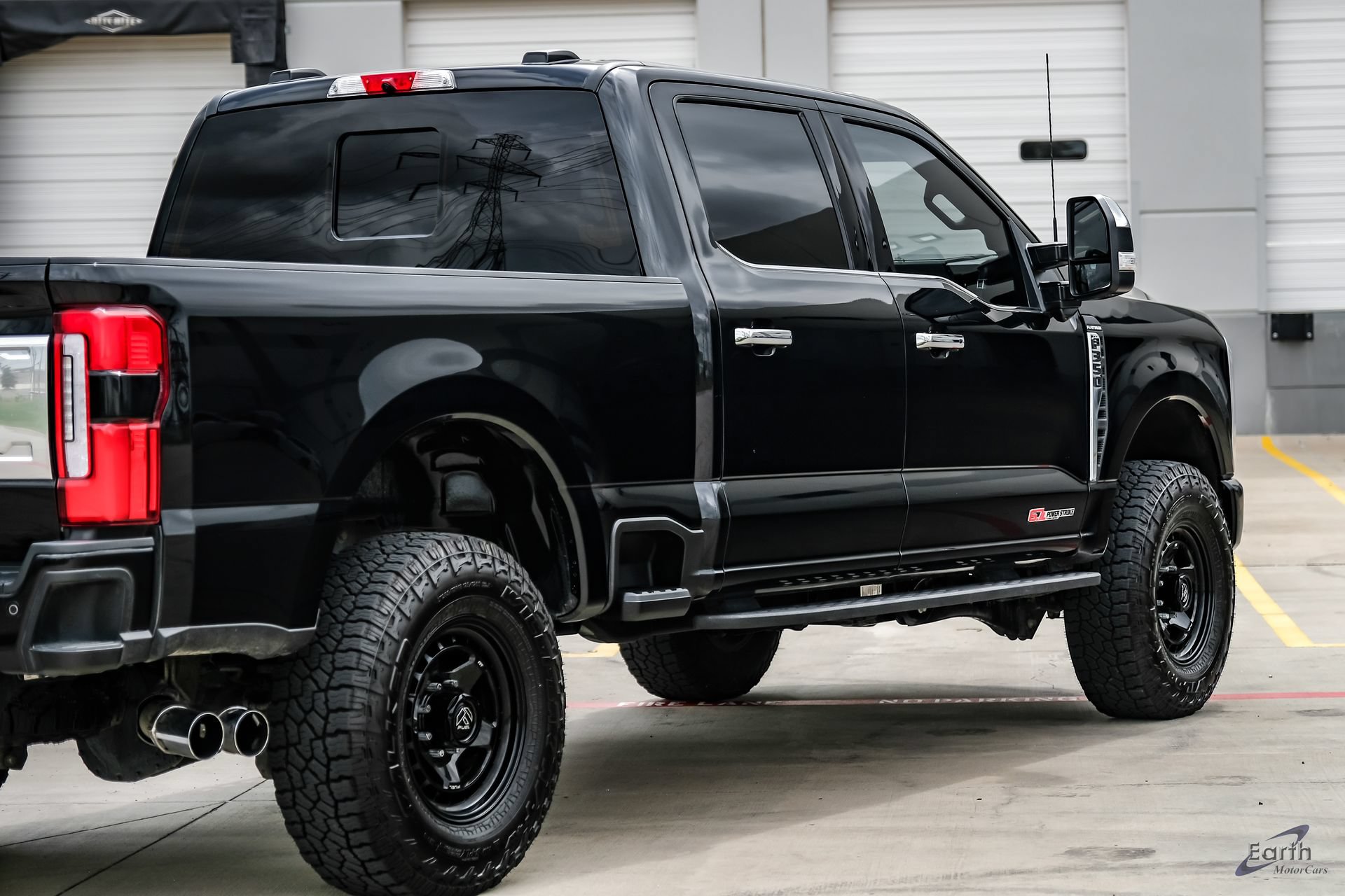 Used 2024 Ford F350 Platinum w/ Tremor Off-Road Package AWD/4WD image 19