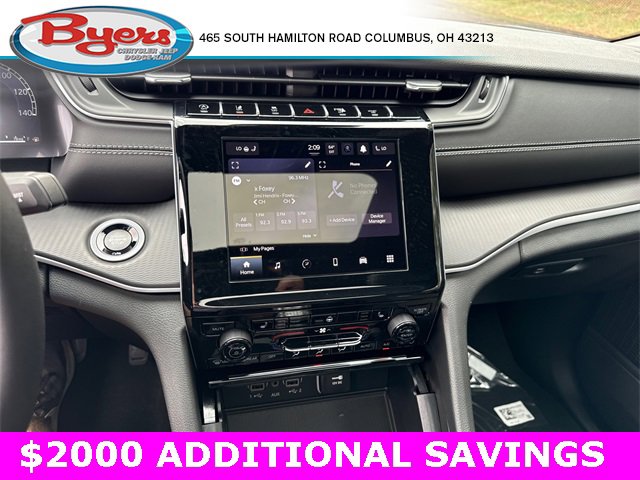 New 2025 Jeep Grand Cherokee Altitude image 21