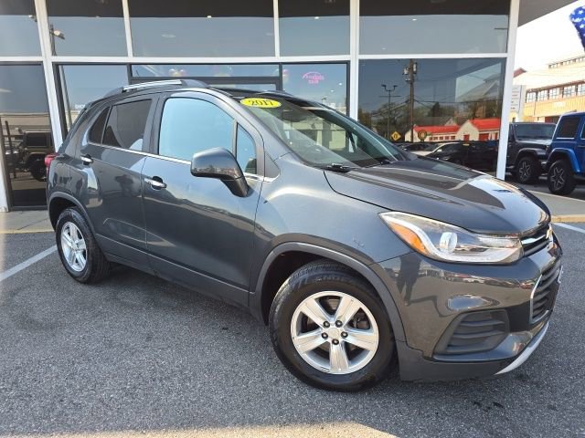 Used 2017 Chevrolet Trax LT w/ Sun & Sound Package image 2