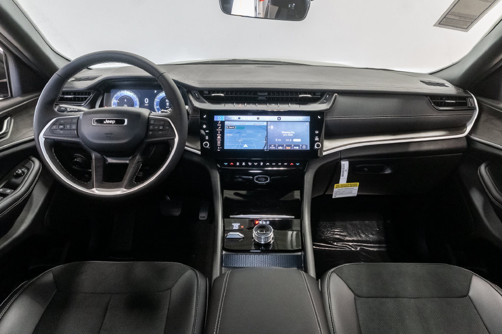 New 2026 Jeep Grand Cherokee Altitude AWD/4WD image 13