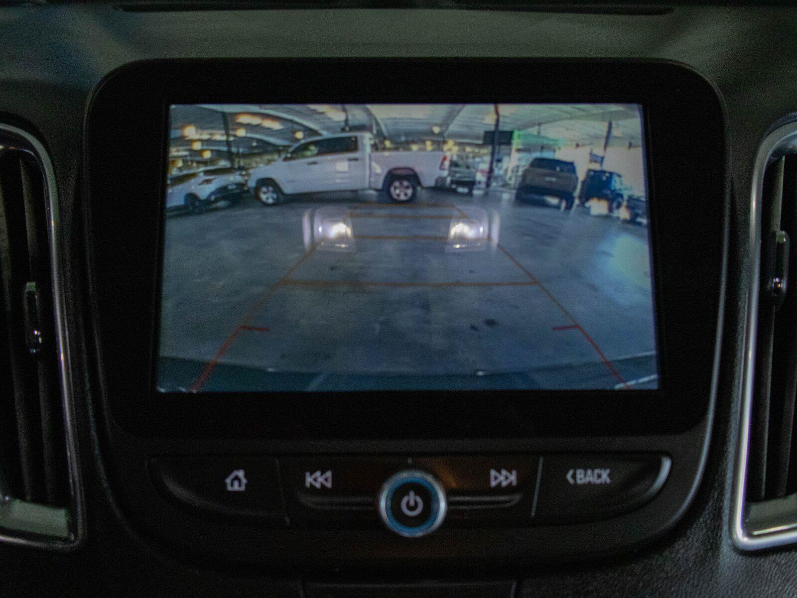 Used 2018 Chevrolet Malibu LT w/ Driver Confidence Package FWD image 6