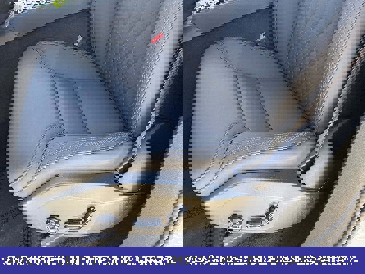 Certified 2025 Volvo XC90 B6 Plus image 29