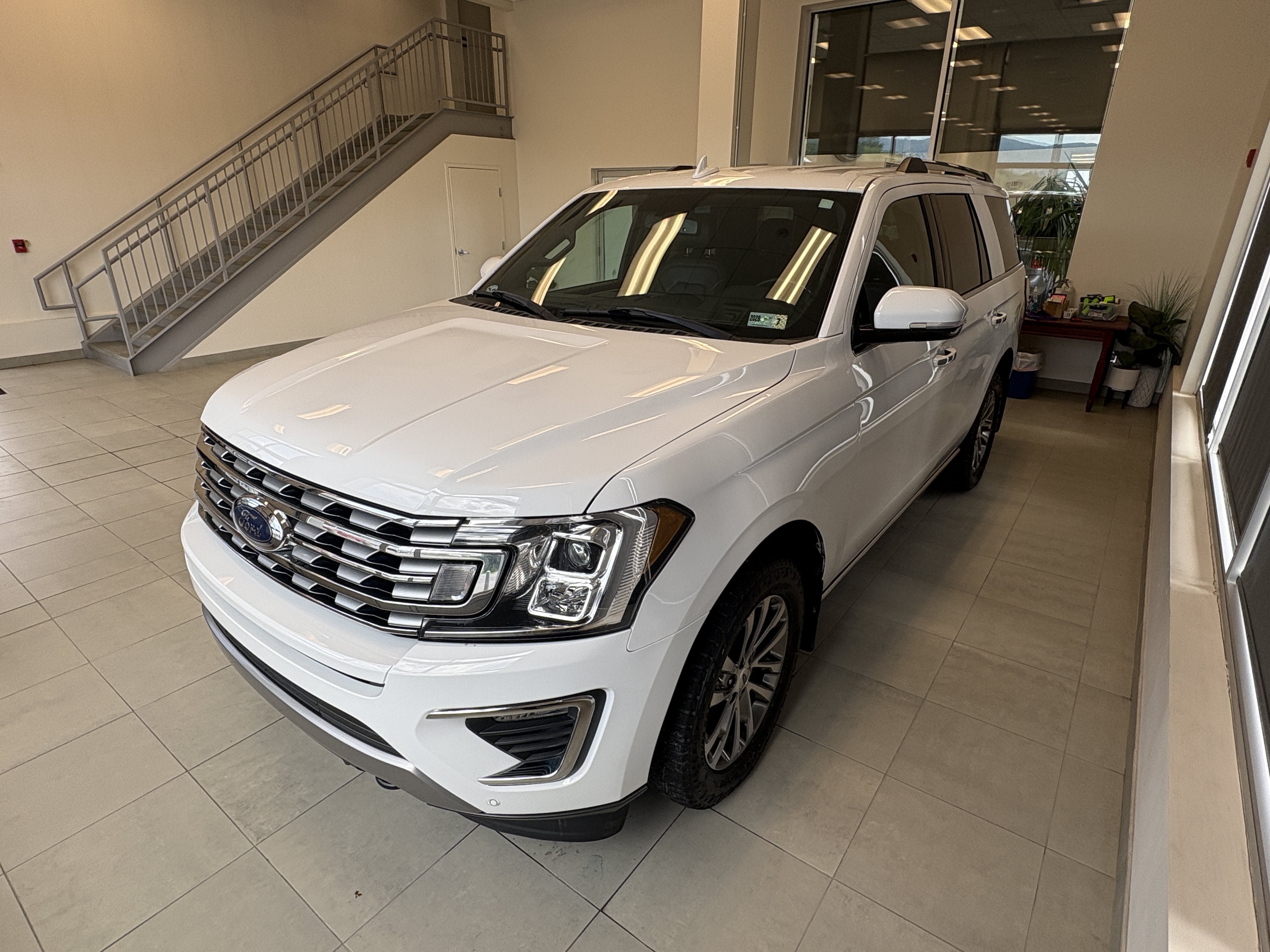 Used 2018 Ford Expedition Limited AWD/4WD image 2