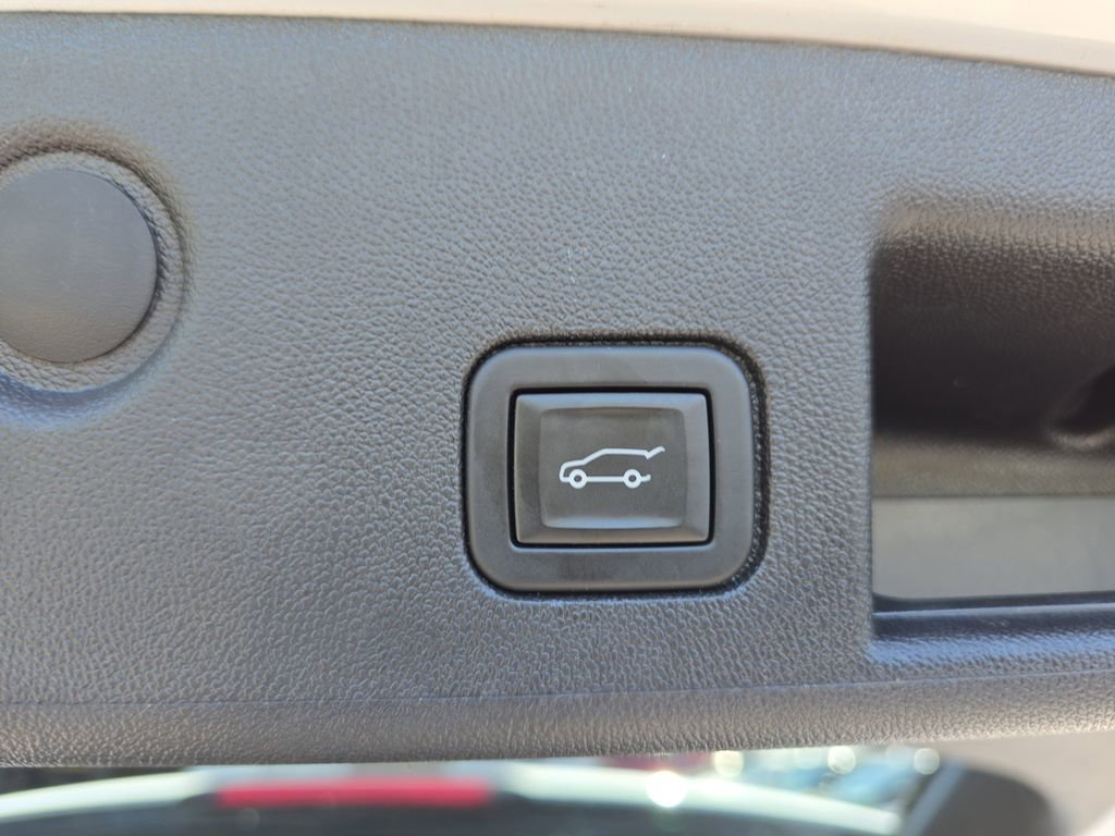 Used 2024 Chevrolet Equinox LT FWD image 32