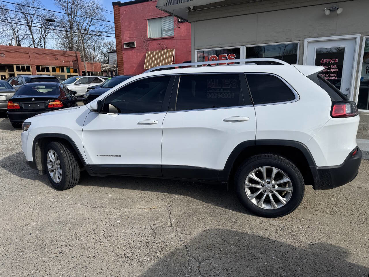 Used 2019 Jeep Cherokee Latitude w/ Cold Weather Group image 5