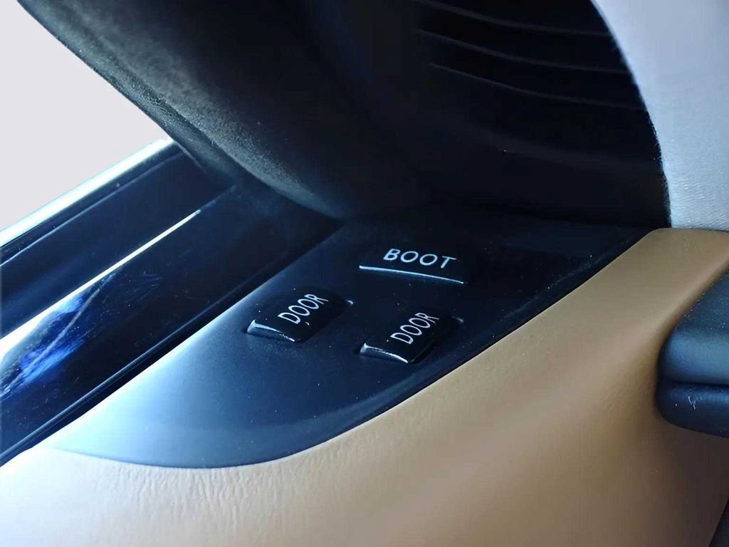 Certified 2017 Rolls-Royce Wraith RWD image 16