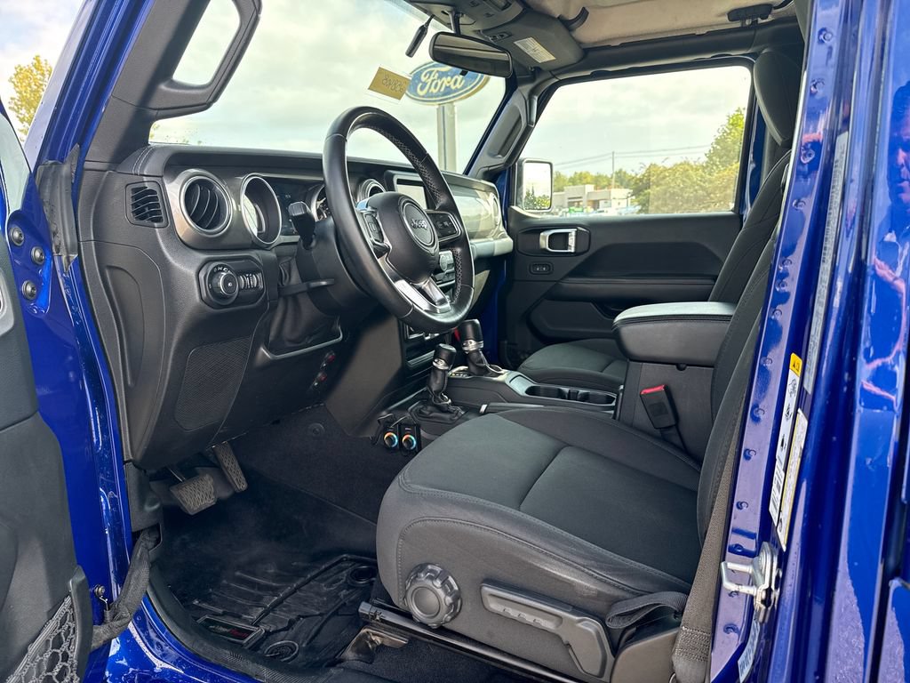 Used 2018 Jeep Wrangler Unlimited Sahara AWD/4WD image 11