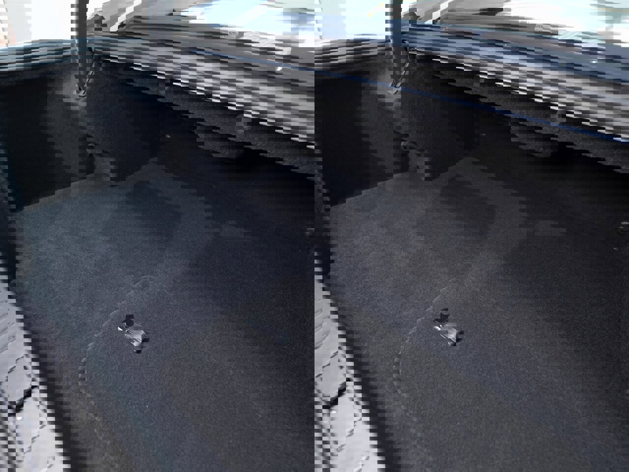 Used 2025 Karma Revero Luxury image 63