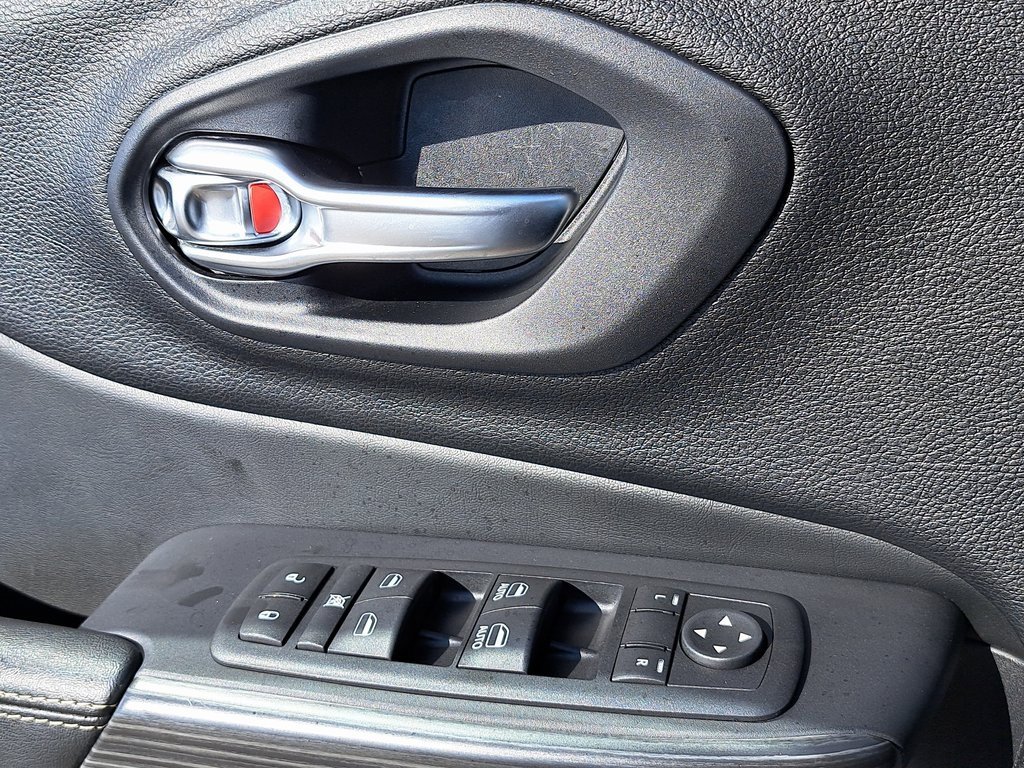 Used 2017 Jeep Cherokee Limited image 26