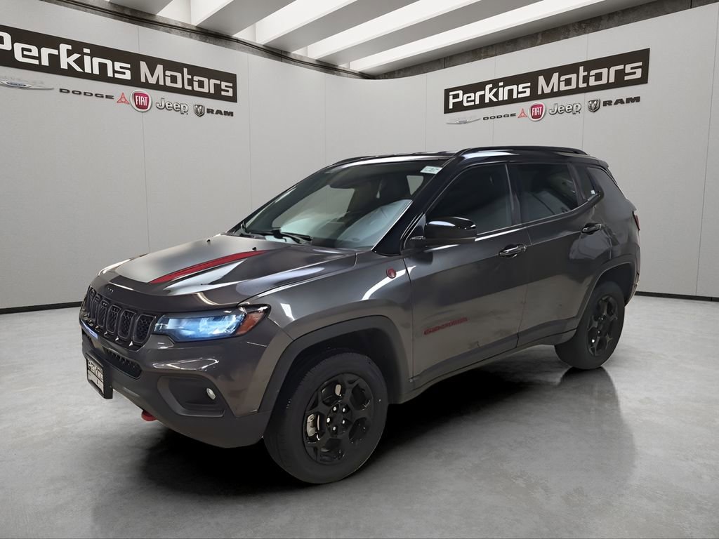 Used 2023 Jeep Compass Trailhawk image 1