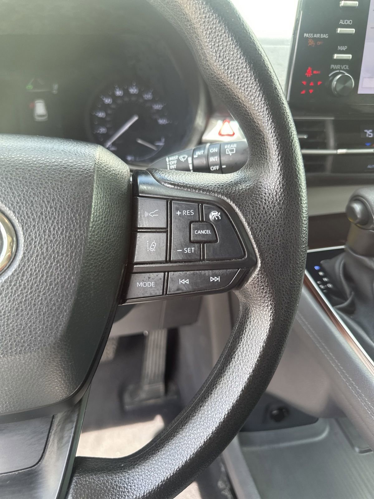 Used 2023 Toyota Sienna LE FWD image 18