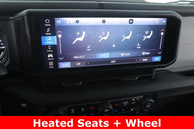 Used 2025 Jeep Wrangler Unlimited Sahara image 4