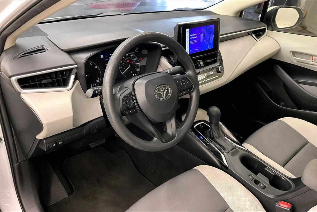 Used 2025 Toyota Corolla LE FWD image 13