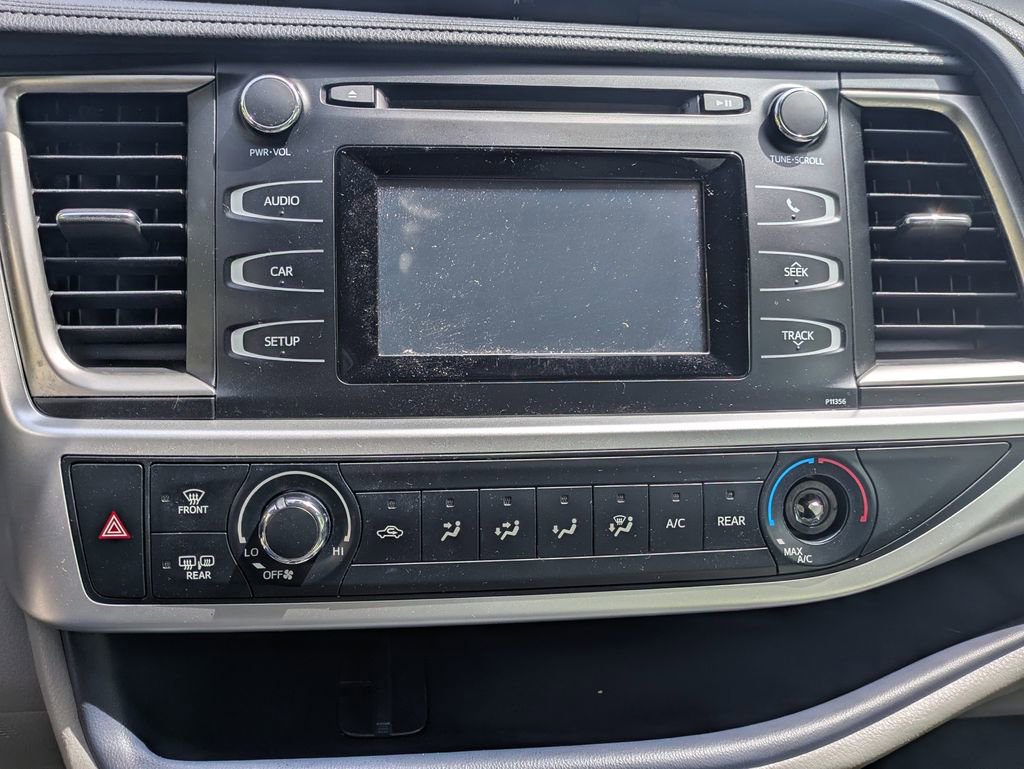 Used 2017 Toyota Highlander LE FWD image 18