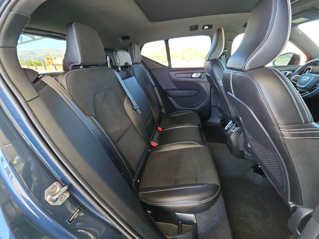 Used 2022 Volvo XC40 P8 Recharge Plus image 27