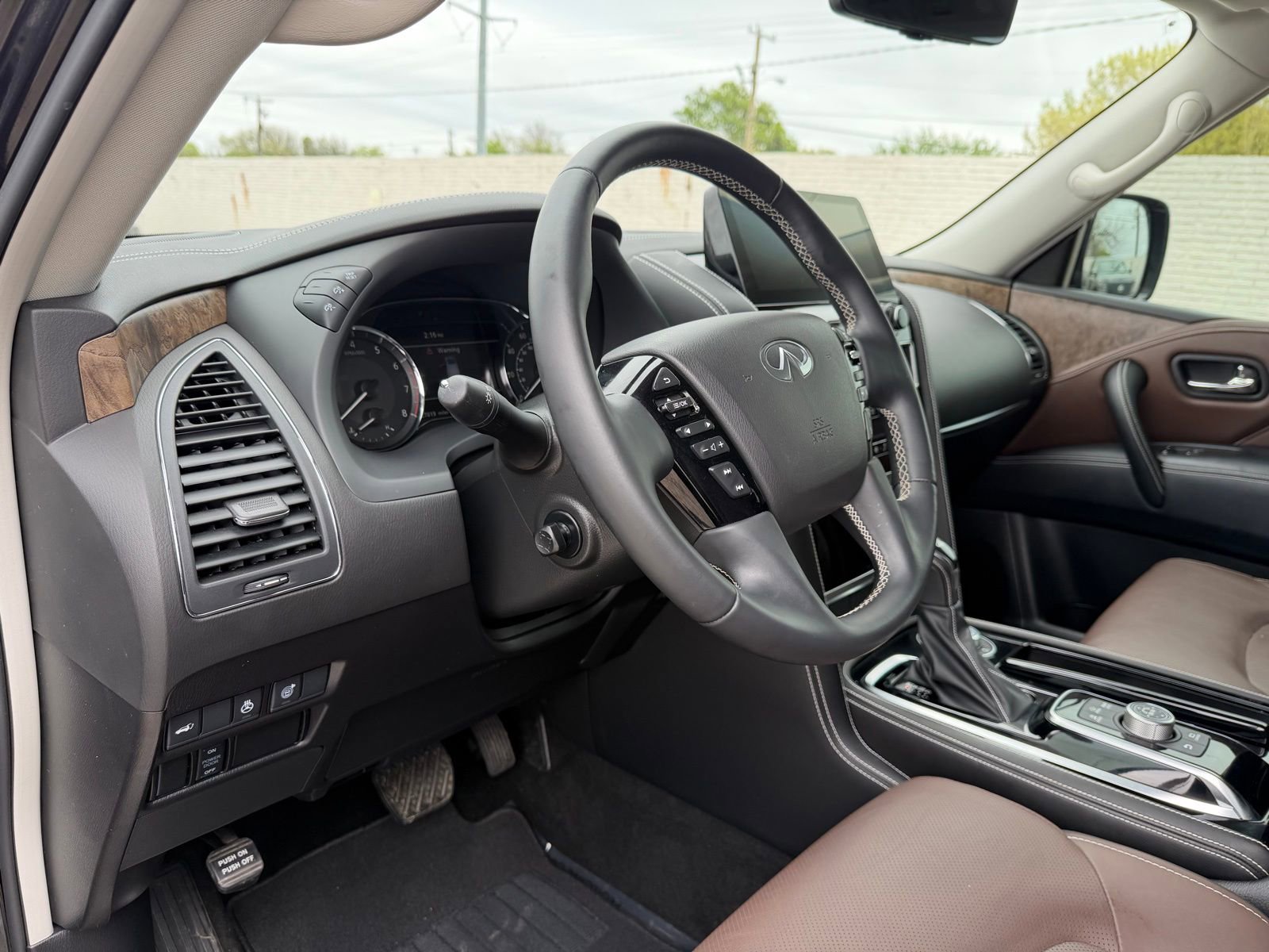 Used 2023 INFINITI QX80 Premium Select w/ Cargo Package image 17