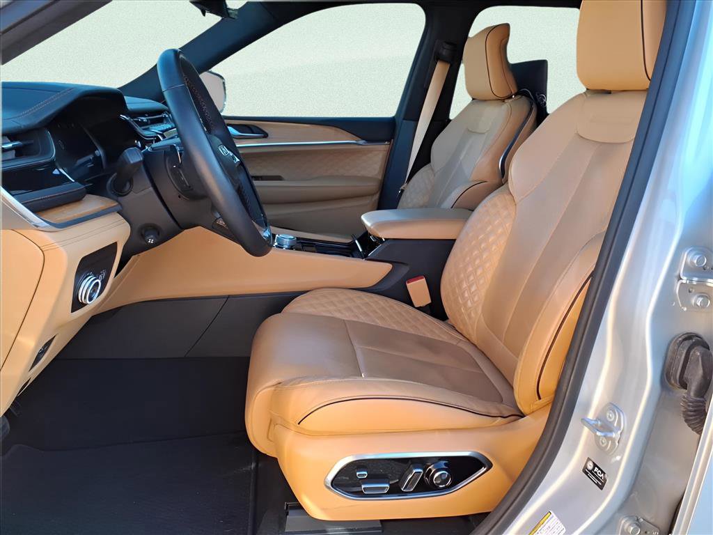 Used 2023 Jeep Grand Cherokee L Summit image 15