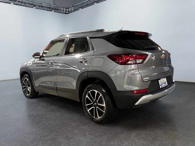 Used 2025 Chevrolet TrailBlazer LT image 3