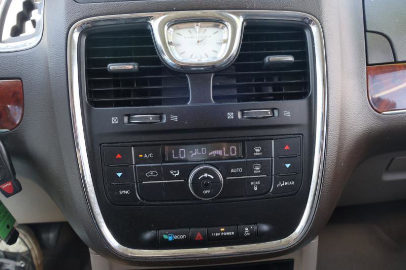 Used 2014 Chrysler Town & Country Touring FWD image 16