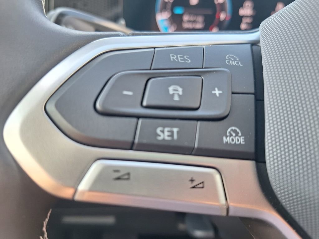 New 2026 Volkswagen Tiguan SE image 13