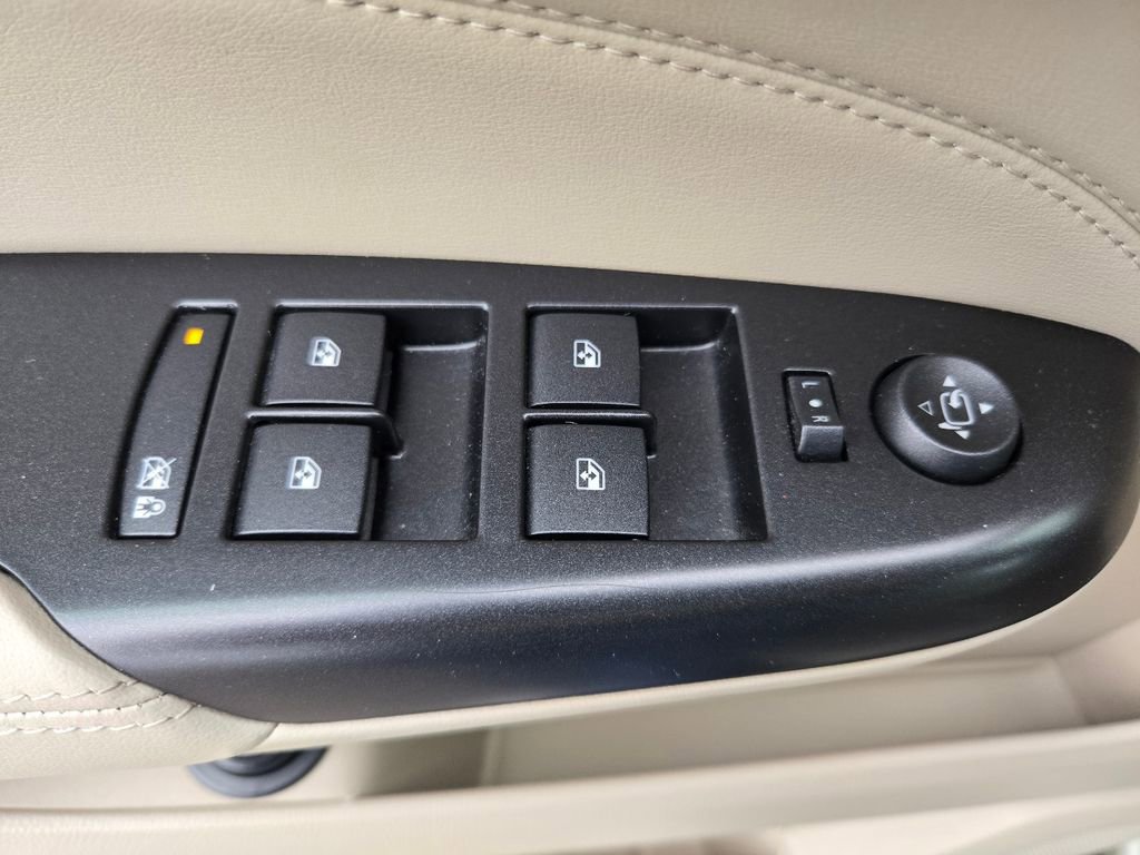 Used 2013 Cadillac SRX Luxury image 16