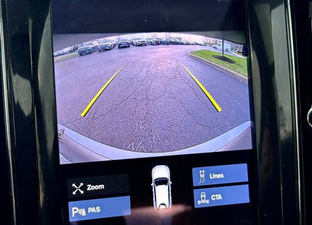 Used 2021 Volvo XC60 T5 Momentum w/ Premium Package image 14