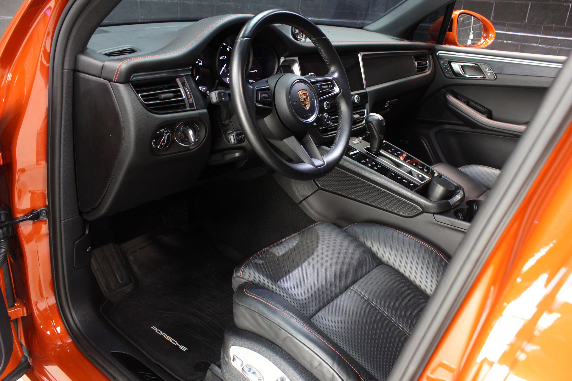 Used 2023 Porsche Macan GTS w/ Premium Package Plus image 35