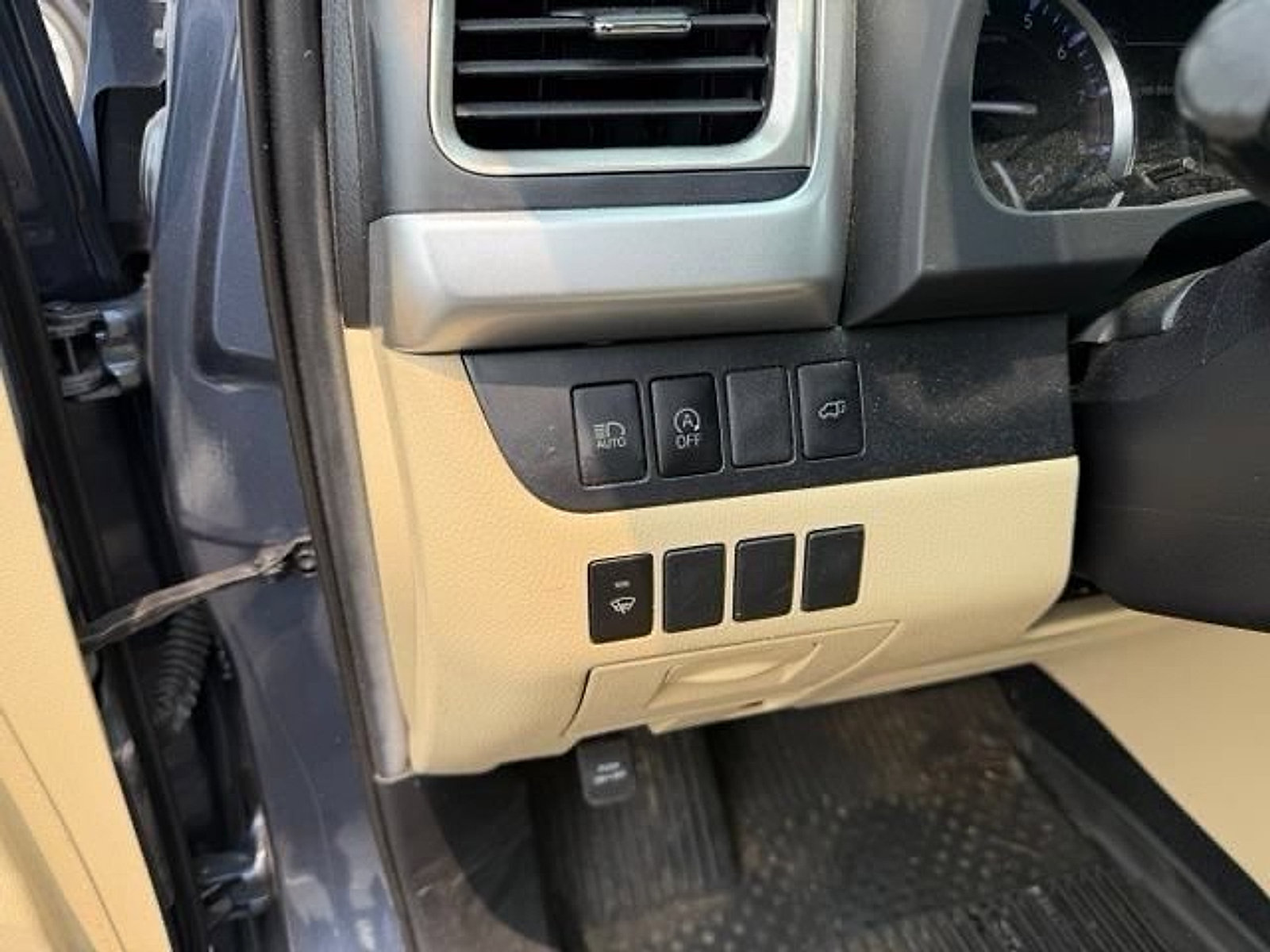 Used 2019 Toyota Highlander XLE AWD/4WD image 15