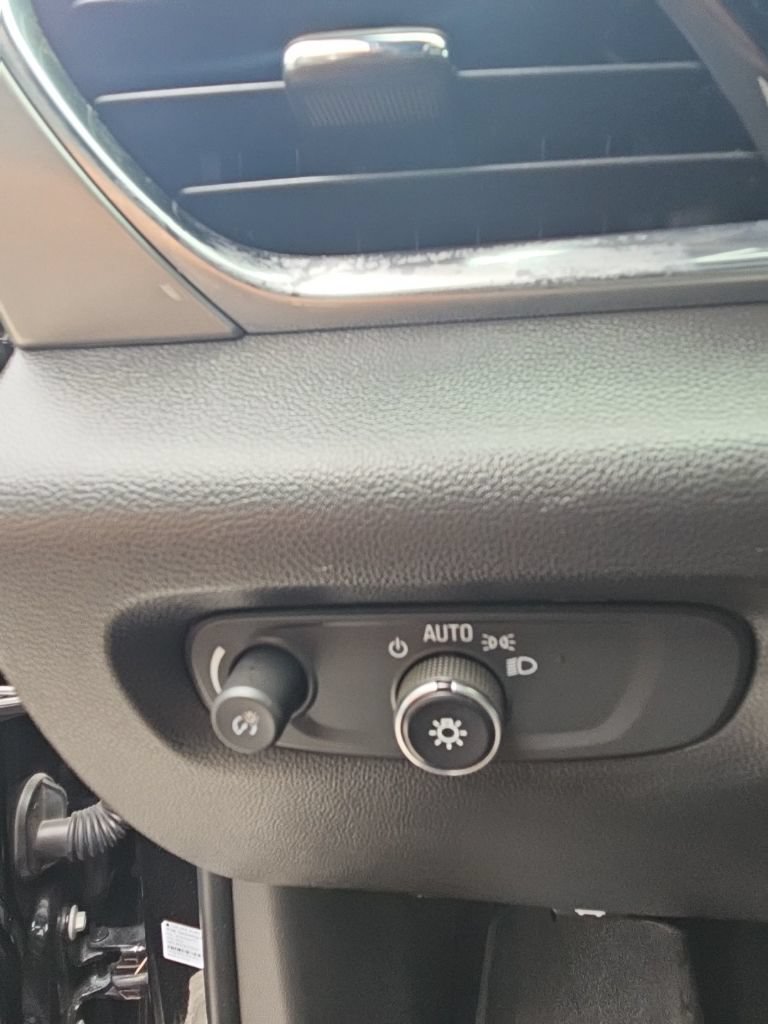 Used 2023 Chevrolet Traverse LT FWD image 15
