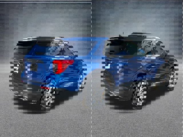 Used 2021 Ford Explorer XLT w/ Equipment Group 202A image 4