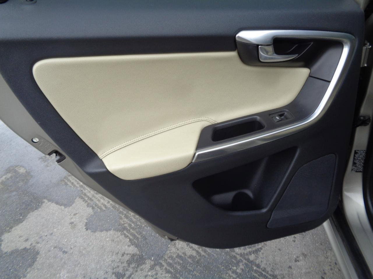 Used 2016 Volvo XC60 T5 Platinum w/ Protection Package FWD image 23